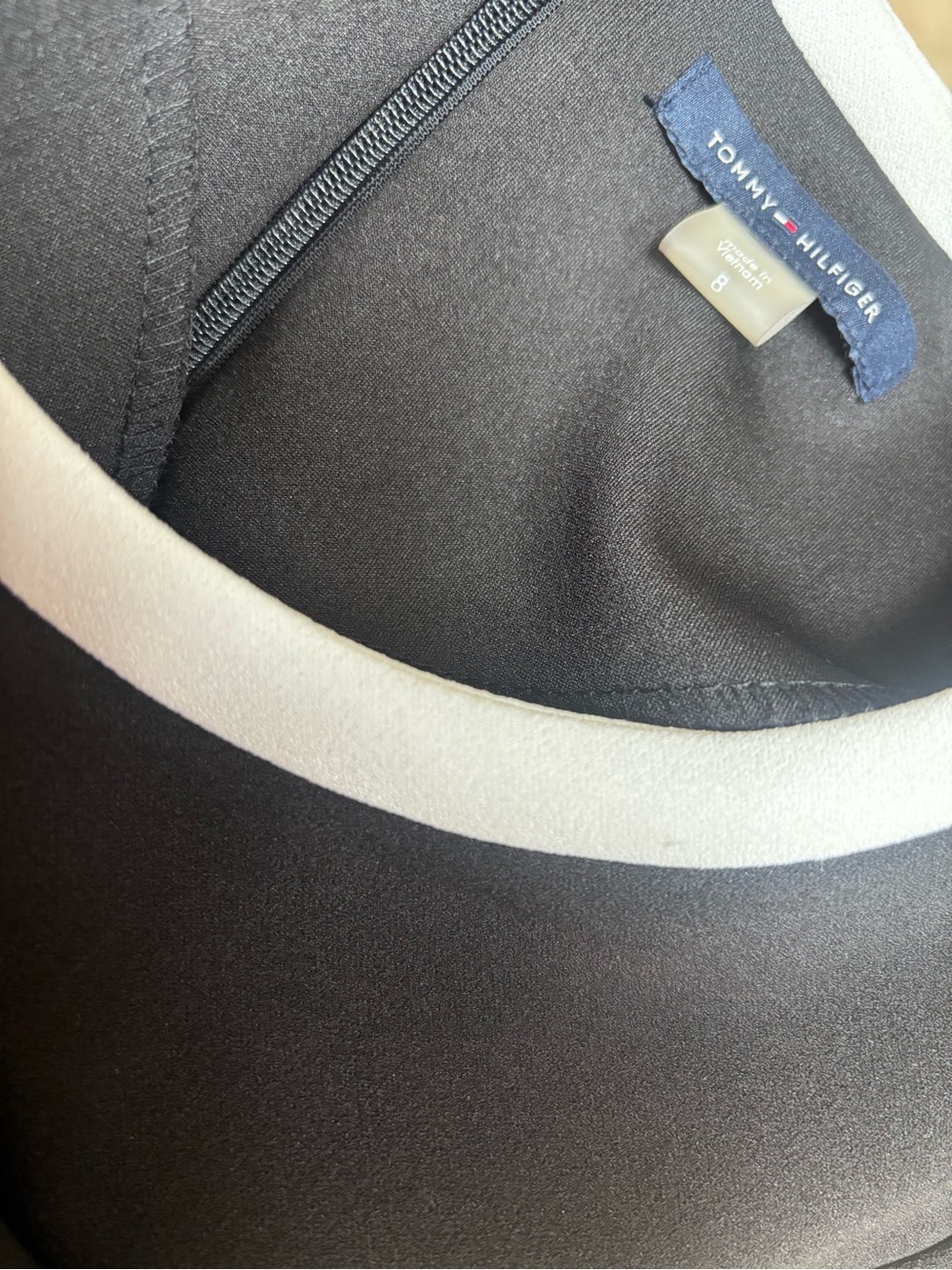 Tommy Hilfiger Classic Black Dress with White Trim - Elegant Sheath Size 8 - Picture 5 of 7